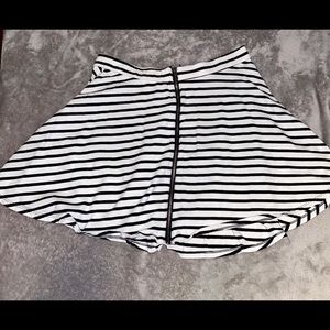 AMERICAN EAGLE ZIP SKIRT